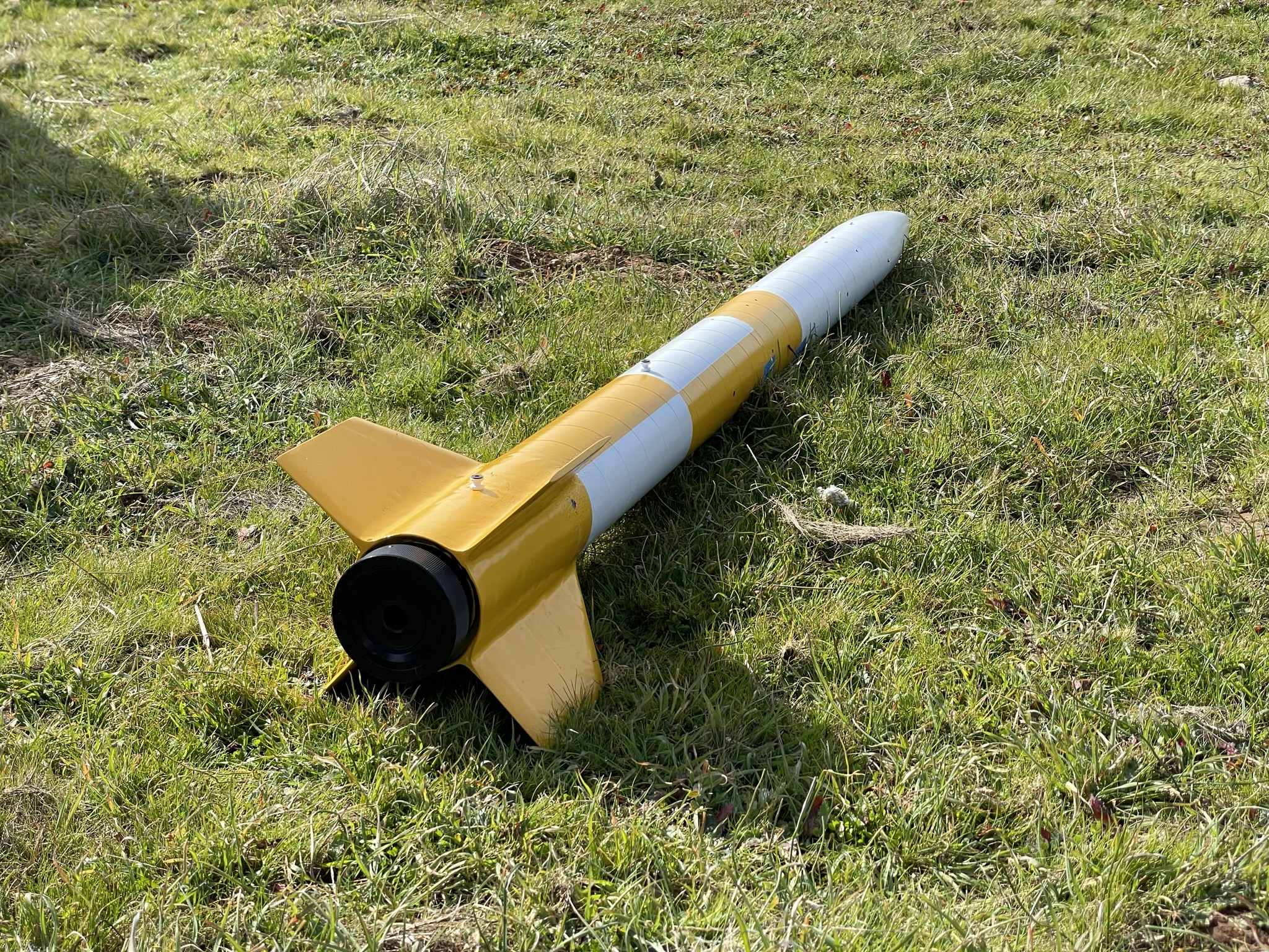 Successful NAR Level 2 certification rocket. Custom BlueTube design with fiberglass nosecone and fins (tip-to-tip layup), flying on a J450-DM motor. Recovery done with a dual-deploy system (72" main, 36" drogue) using two redundant Eggtimer Quark altimeters.